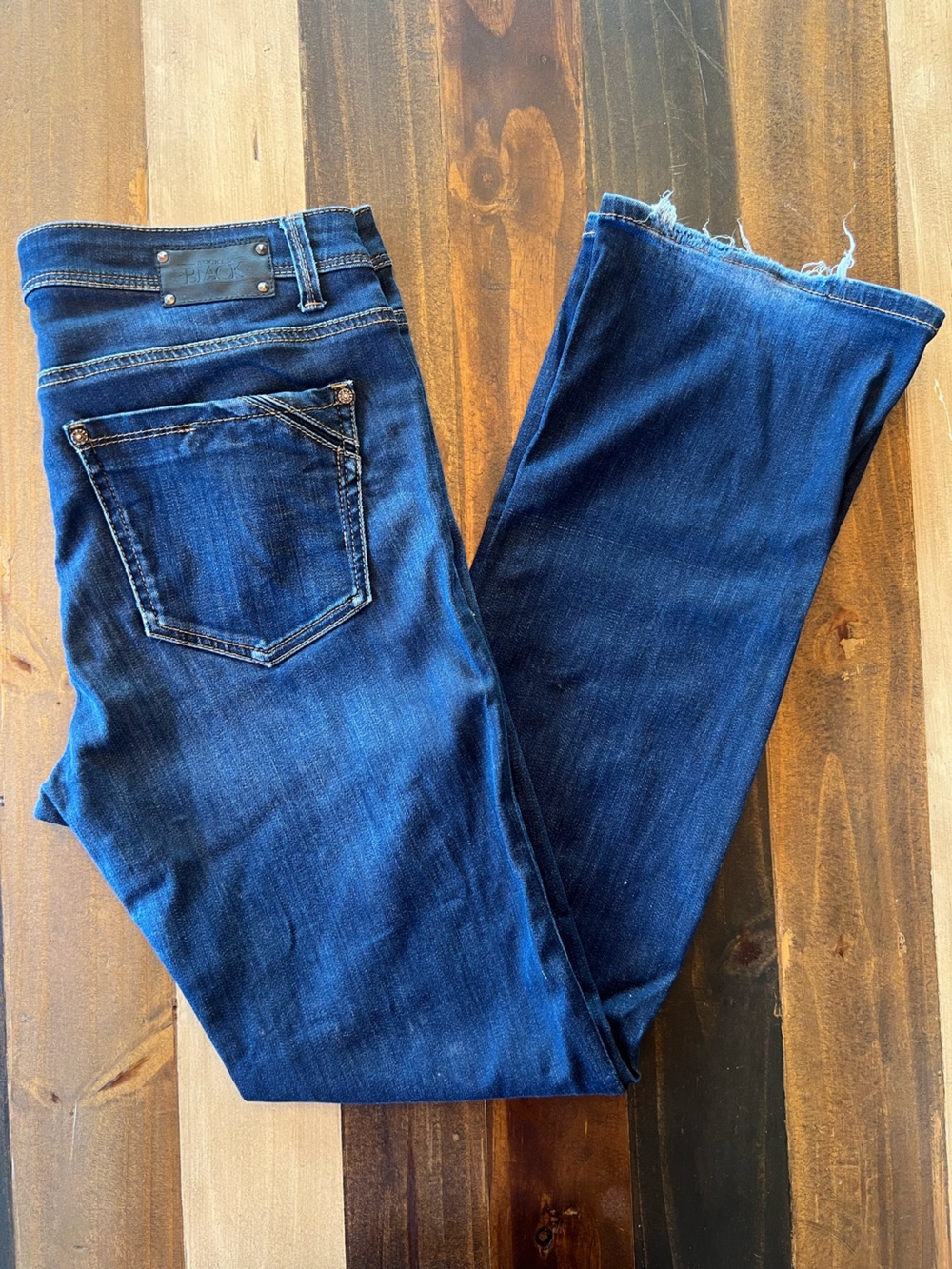 Buckle Women’s Deep Blue Straight Jeans
